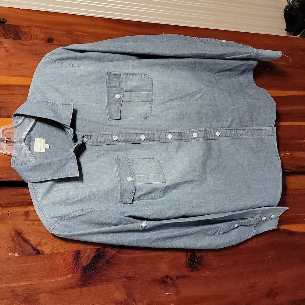 J crew Womens denom button up long sleeve shirt size small blue 100 % Cotton